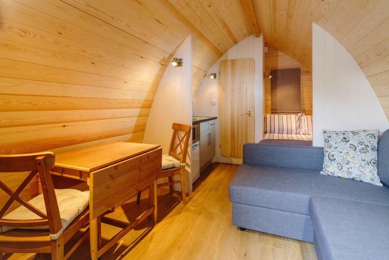 Campion Glamping Pod Hotel Cheltenham Exterior photo
